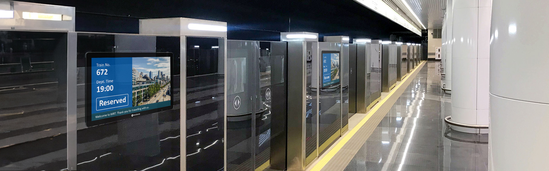 TTF-3201 32吋 月台門旅客資訊液晶顯示器於月台門情境圖